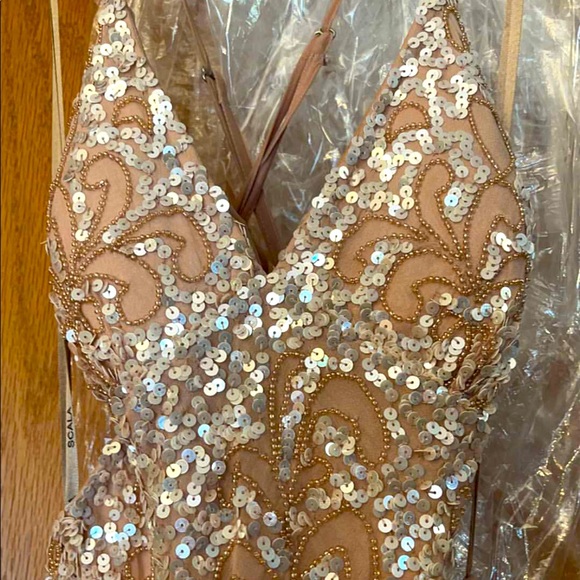 Prom dress - Picture 1 of 3